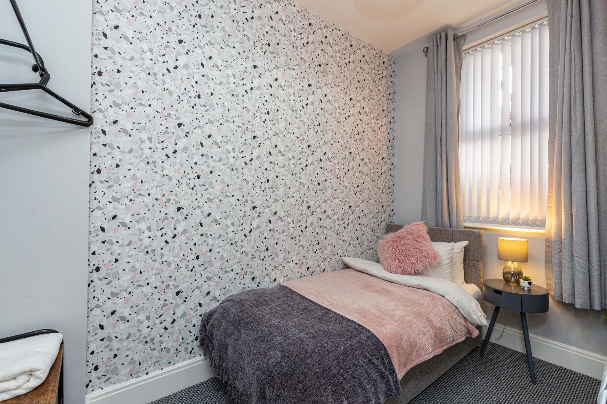 Beachfront Apartment 3 Bedrooms Sleeps 7 - Gateway To The Lake District - Newly Refurbished Morecambe Eksteriør bilde
